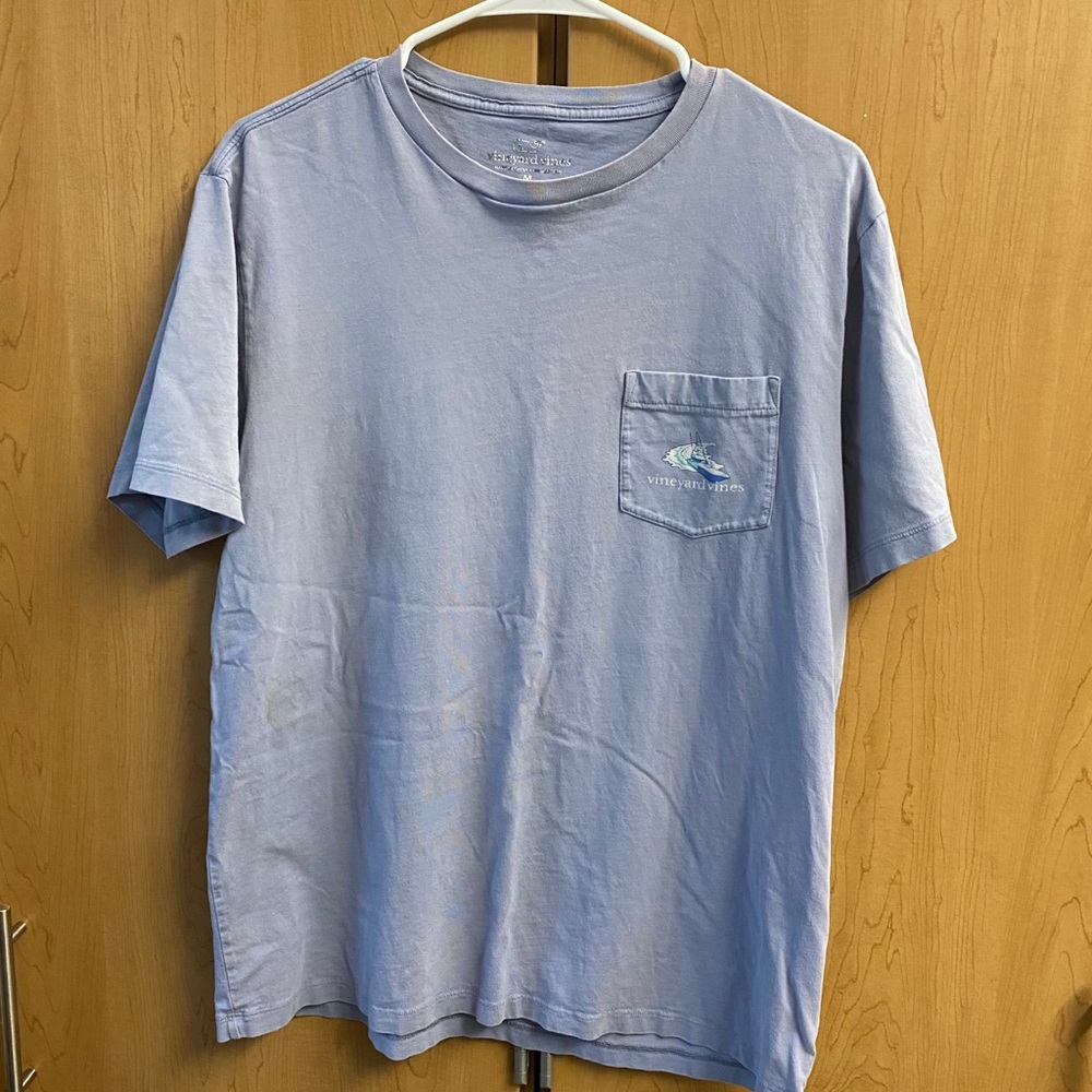 super soft men’s vineyard vines pocket tee!